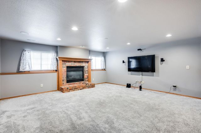 8811 W Britton Ct, Wichita, KS 67205