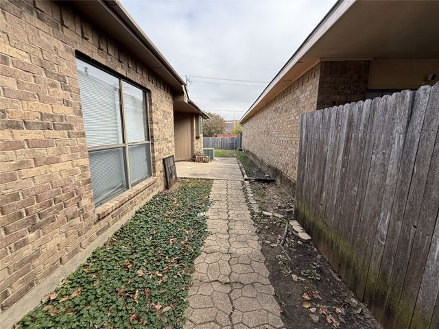 1120 Old Barn Lane, Mesquite, TX 75149