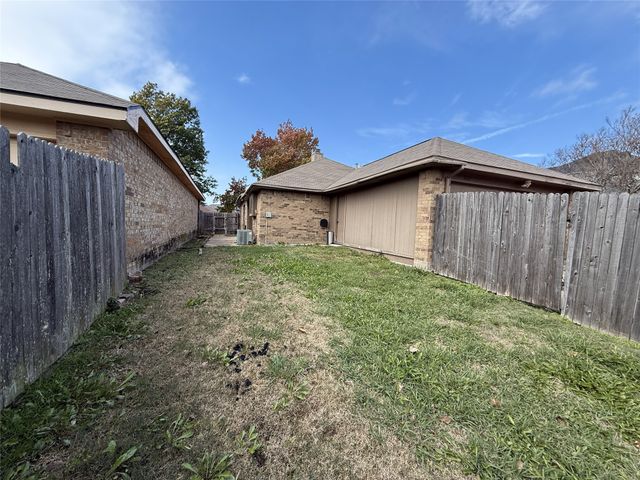 1120 Old Barn Lane, Mesquite, TX 75149