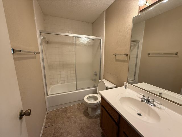 1120 Old Barn Lane, Mesquite, TX 75149