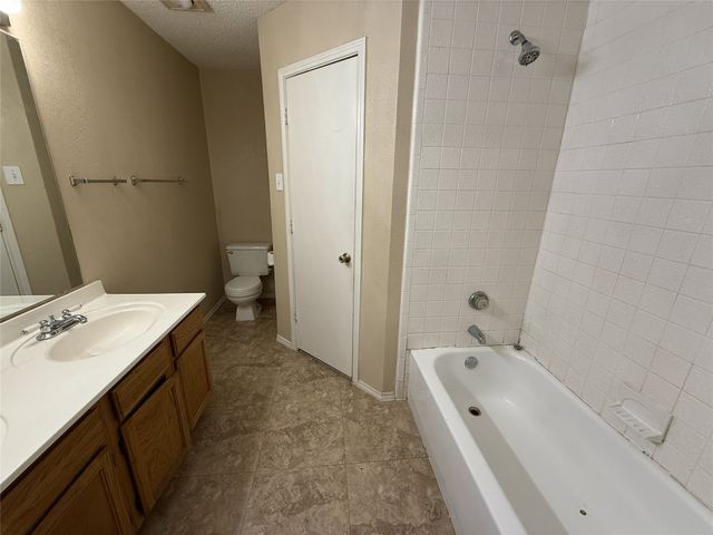 1120 Old Barn Lane, Mesquite, TX 75149