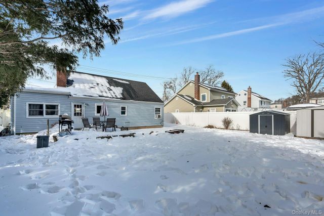 35 Kenwood Avenue, Massapequa, NY 11758