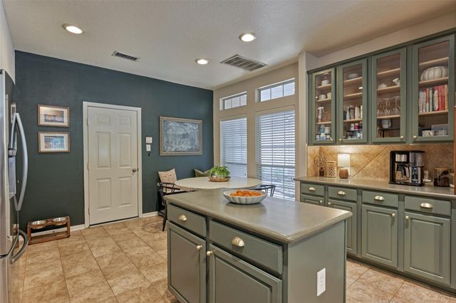 7 W Greenhill Terrace Place, The Woodlands, TX 77382