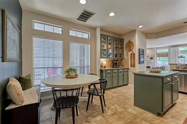 7 W Greenhill Terrace Place, The Woodlands, TX 77382