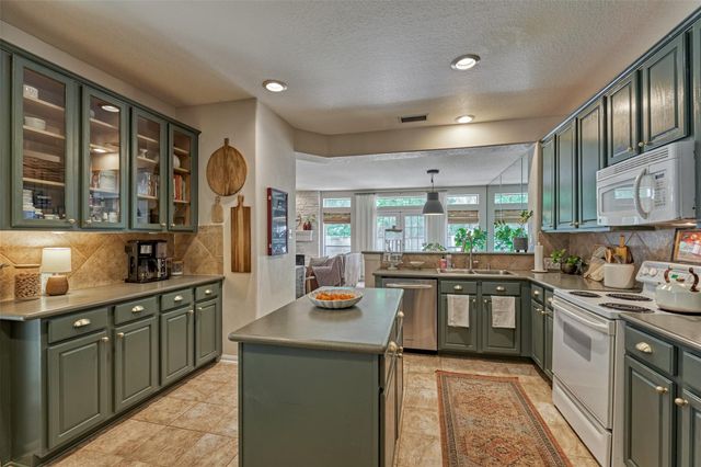 7 W Greenhill Terrace Place, The Woodlands, TX 77382