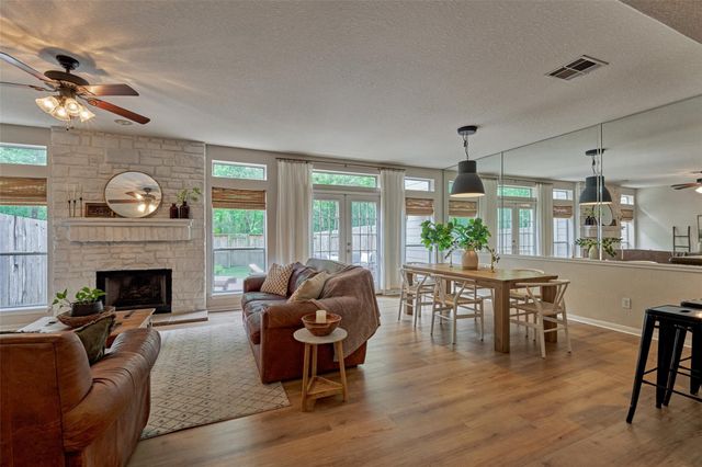 7 W Greenhill Terrace Place, The Woodlands, TX 77382