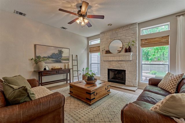 7 W Greenhill Terrace Place, The Woodlands, TX 77382