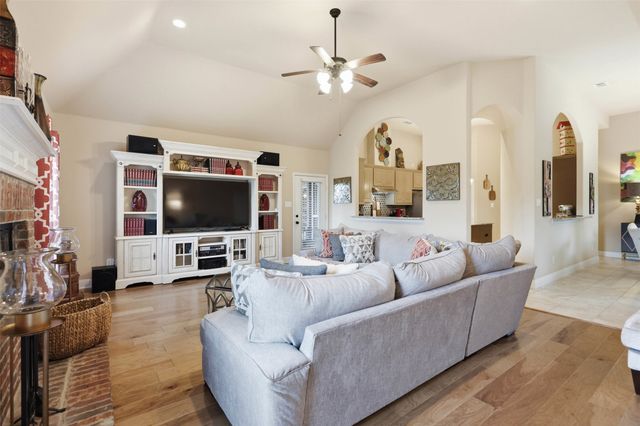 186 Las Colinas Trail, Cross Roads, TX 76227