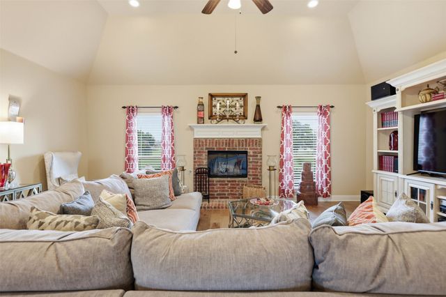 186 Las Colinas Trail, Cross Roads, TX 76227
