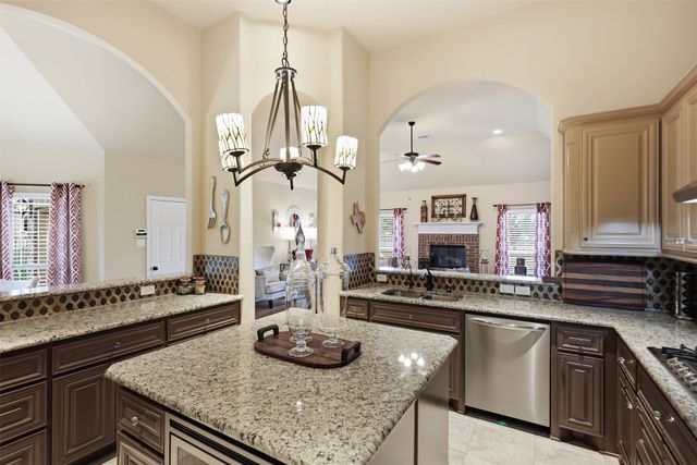 186 Las Colinas Trail, Cross Roads, TX 76227