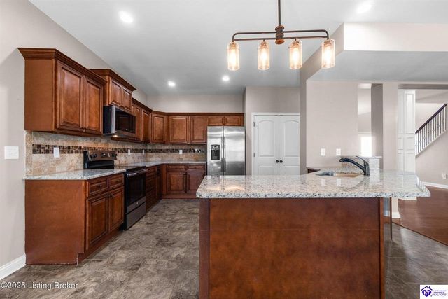 316 Merlot Court, Vine Grove, KY 40175