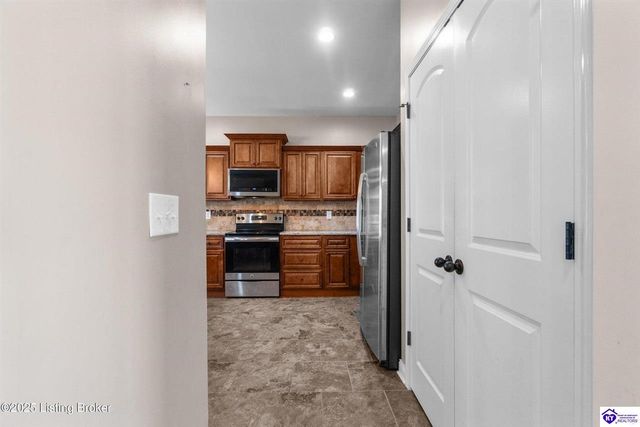 316 Merlot Court, Vine Grove, KY 40175