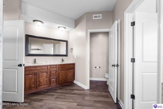 316 Merlot Court, Vine Grove, KY 40175