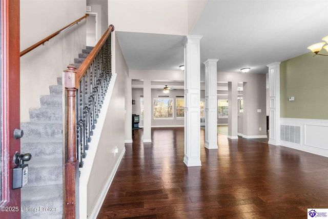 316 Merlot Court, Vine Grove, KY 40175