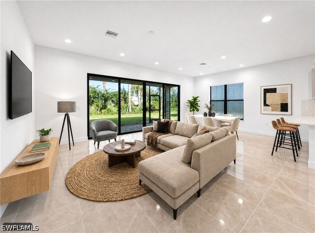 20944 Thistle Leaf LN, Estero, FL 33928