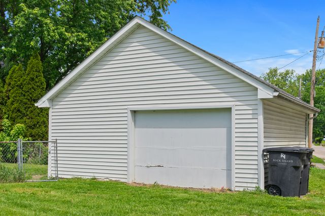1023 16th Street, Rock Island, IL 61201