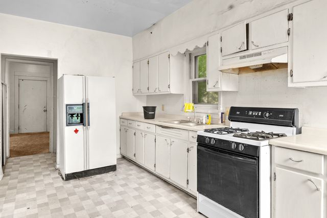1023 16th Street, Rock Island, IL 61201