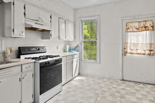 1023 16th Street, Rock Island, IL 61201