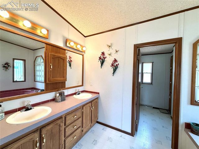 17 Amanda Circle, Florissant, CO 80816