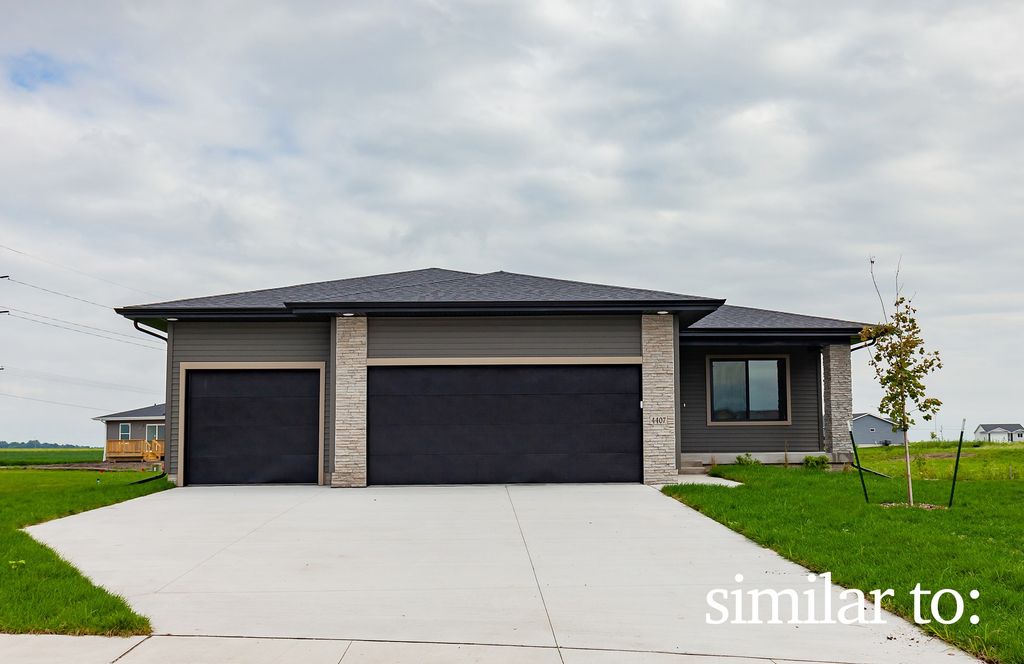 702 NE Crossing Oaks Drive, Ankeny, IA 50021