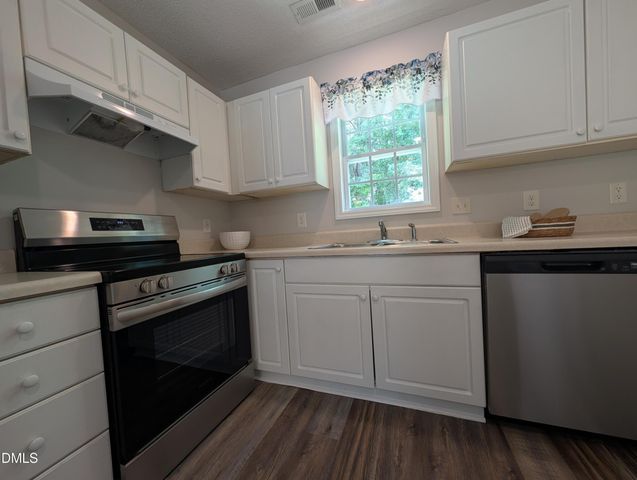 1039 Laurel Leaf Road, Zebulon, NC 27597