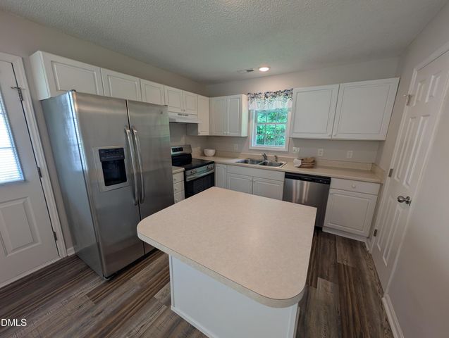 1039 Laurel Leaf Road, Zebulon, NC 27597