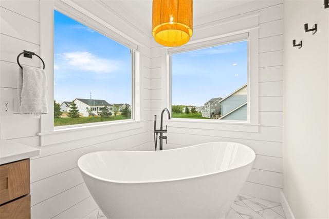 5584 Stonebridge Drive, Grandville, MI 49418
