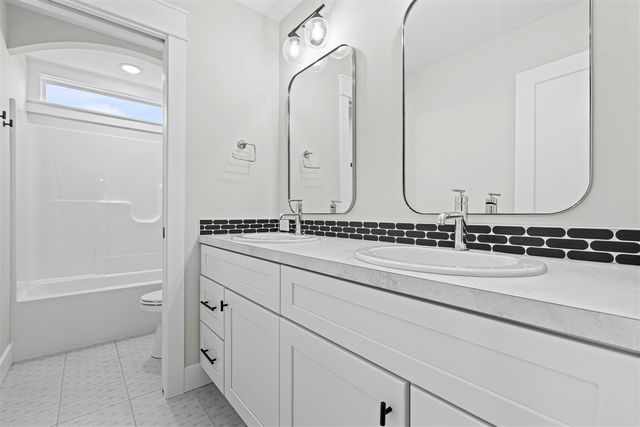 5584 Stonebridge Drive, Grandville, MI 49418