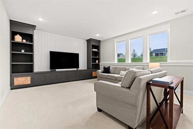 5584 Stonebridge Drive, Grandville, MI 49418