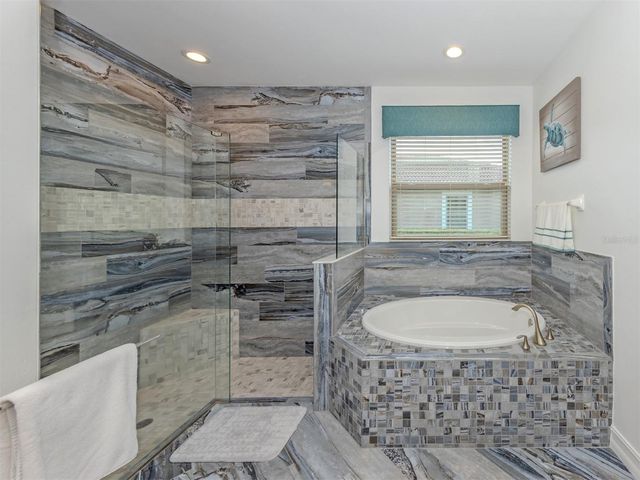 195 MARAVIYA BOULEVARD, Nokomis, FL 34275