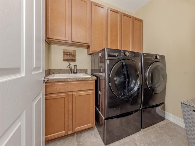 195 MARAVIYA BOULEVARD, Nokomis, FL 34275