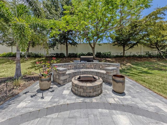 195 MARAVIYA BOULEVARD, Nokomis, FL 34275