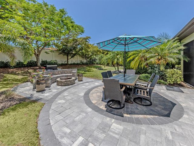 195 MARAVIYA BOULEVARD, Nokomis, FL 34275