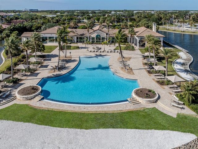 195 MARAVIYA BOULEVARD, Nokomis, FL 34275