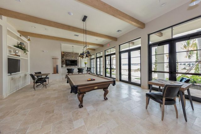 195 MARAVIYA BOULEVARD, Nokomis, FL 34275