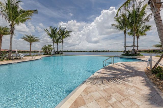 195 MARAVIYA BOULEVARD, Nokomis, FL 34275