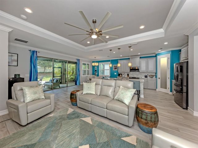 195 MARAVIYA BOULEVARD, Nokomis, FL 34275