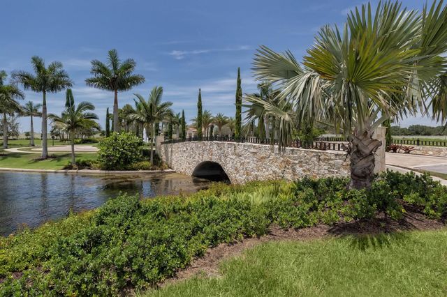 195 MARAVIYA BOULEVARD, Nokomis, FL 34275
