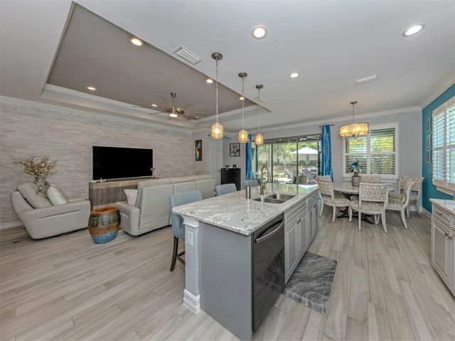 195 MARAVIYA BOULEVARD, Nokomis, FL 34275