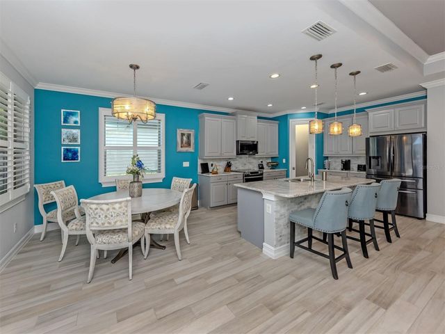 195 MARAVIYA BOULEVARD, Nokomis, FL 34275