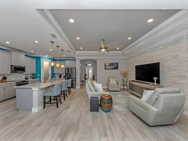 195 MARAVIYA BOULEVARD, Nokomis, FL 34275