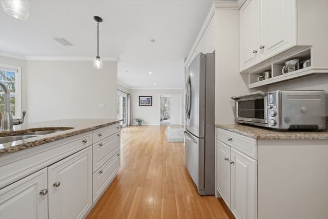 105 Weyland Circle, North Andover, MA 01845