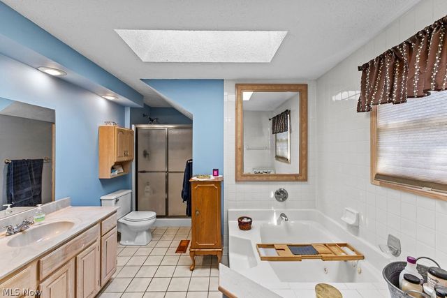3597 Stratavon Drive NW, North Canton, OH 44720