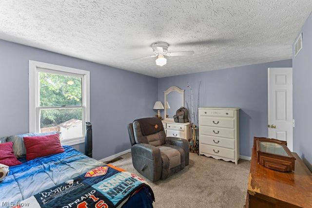 3597 Stratavon Drive NW, North Canton, OH 44720