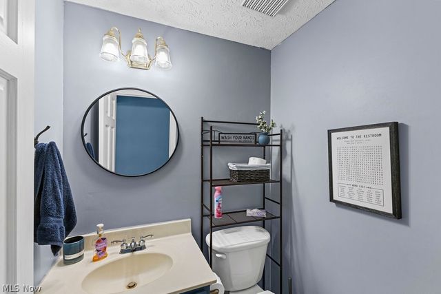 3597 Stratavon Drive NW, North Canton, OH 44720
