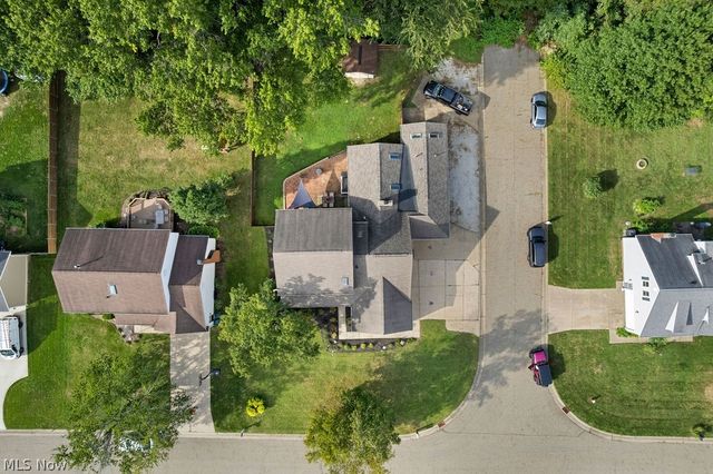 3597 Stratavon Drive NW, North Canton, OH 44720