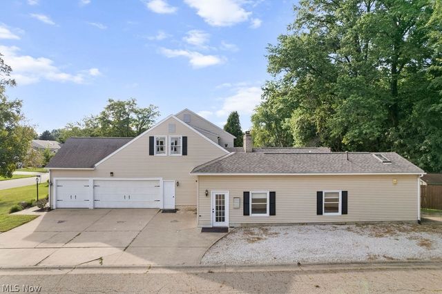 3597 Stratavon Drive NW, North Canton, OH 44720