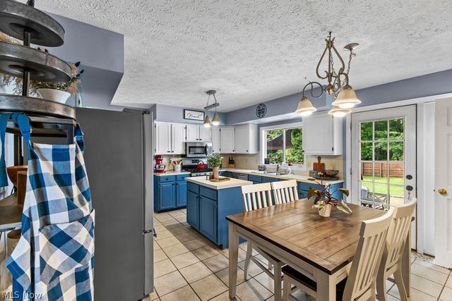 3597 Stratavon Drive NW, North Canton, OH 44720