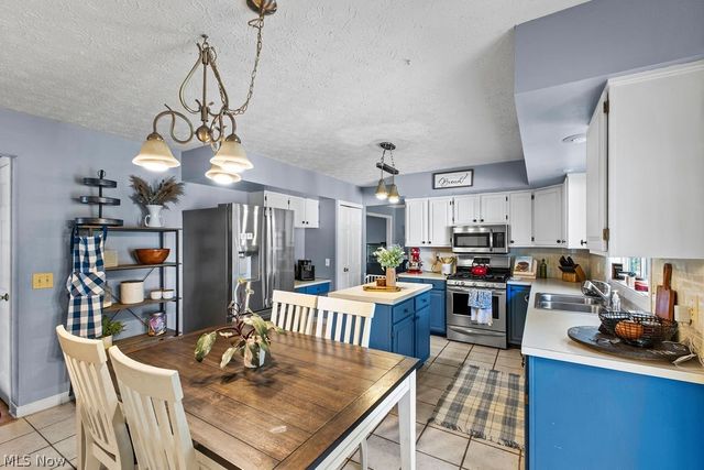 3597 Stratavon Drive NW, North Canton, OH 44720
