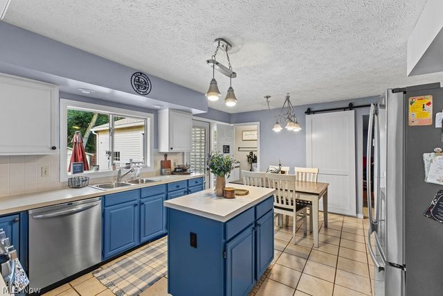 3597 Stratavon Drive NW, North Canton, OH 44720